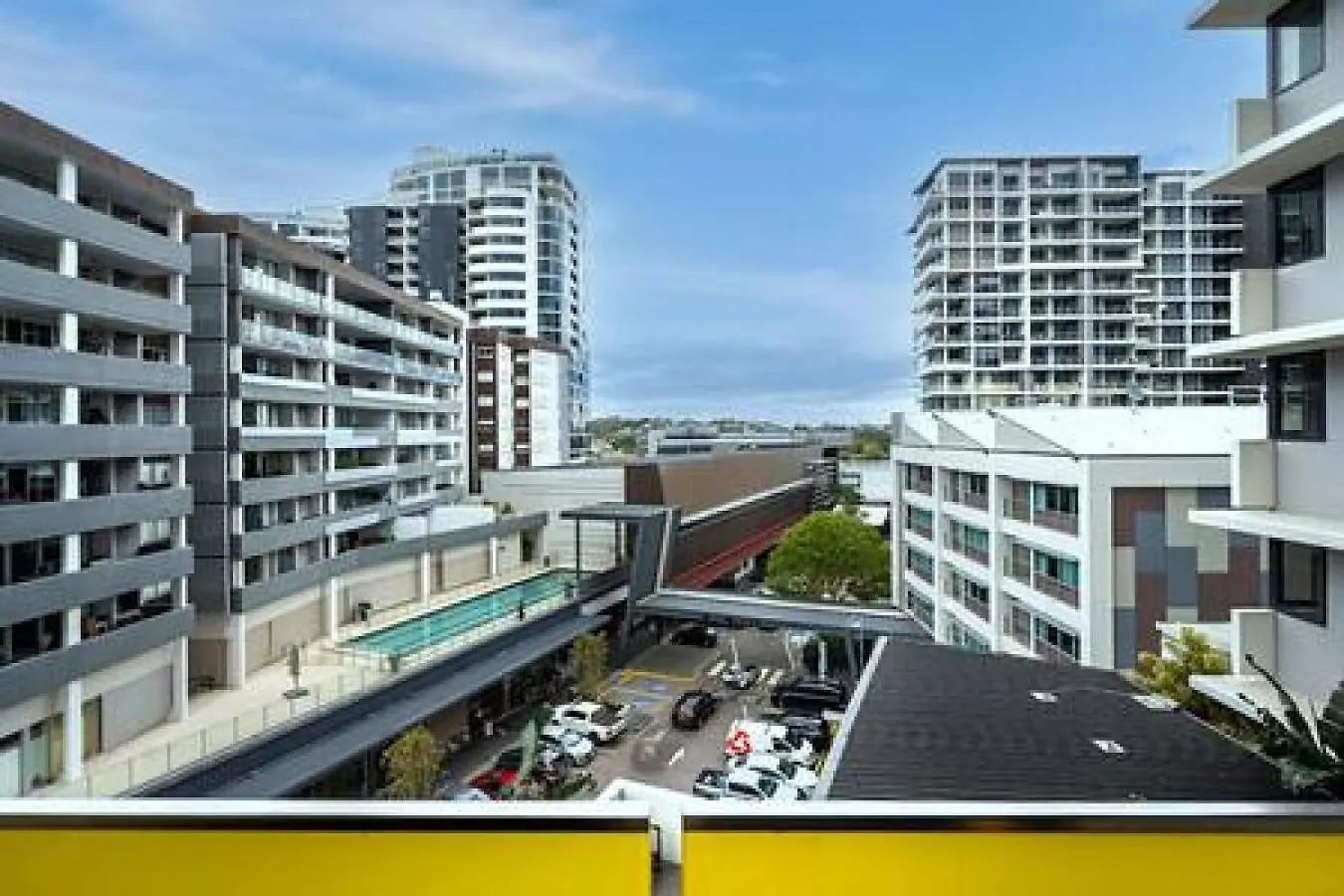 54Q Abnb-Style Apt Opposite Lush Park Playground, Portside 2Br Fpkg Brisbane Australia