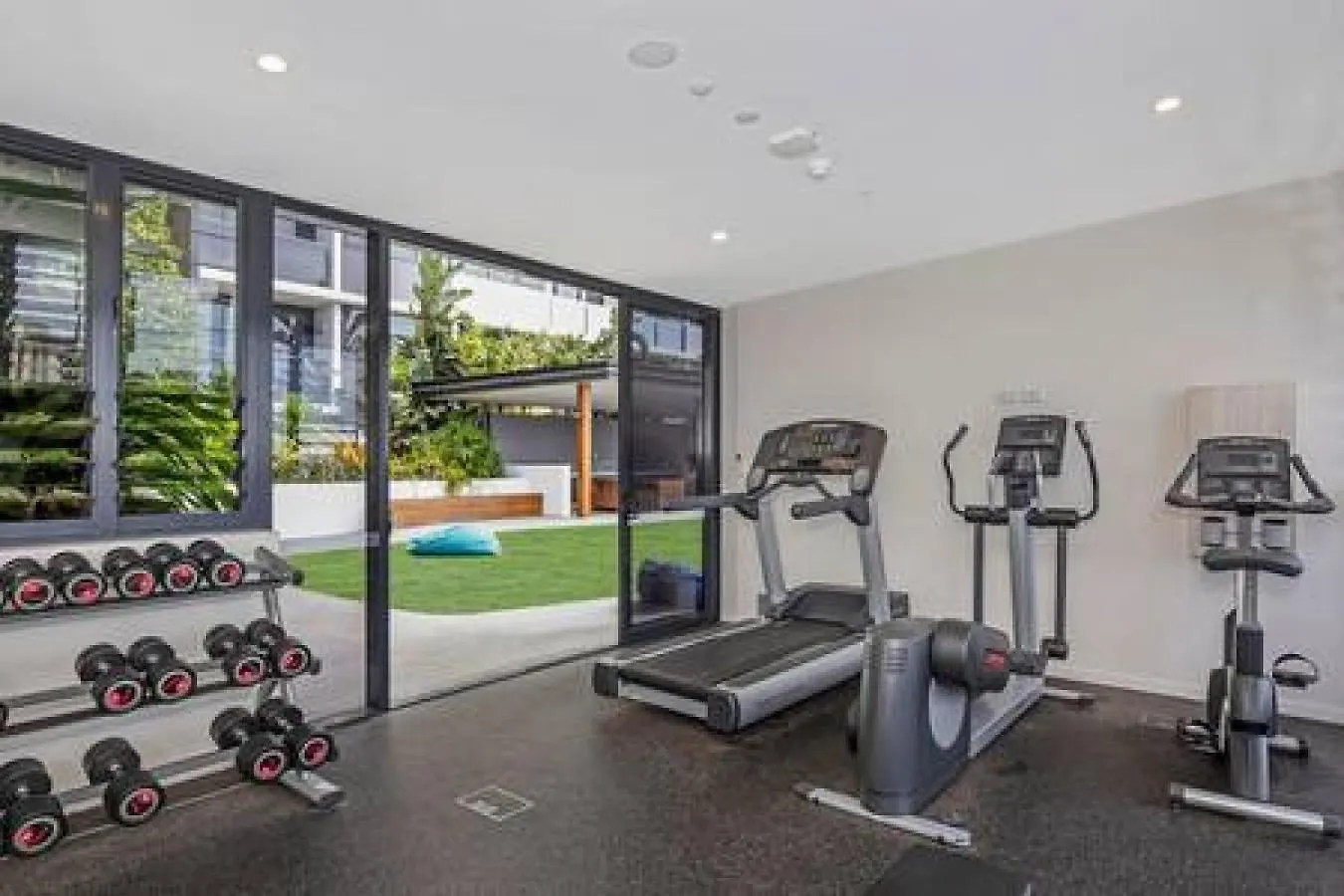 54Q Abnb-Style Apt Opposite Lush Park Playground, Portside 2Br Fpkg Brisbane
