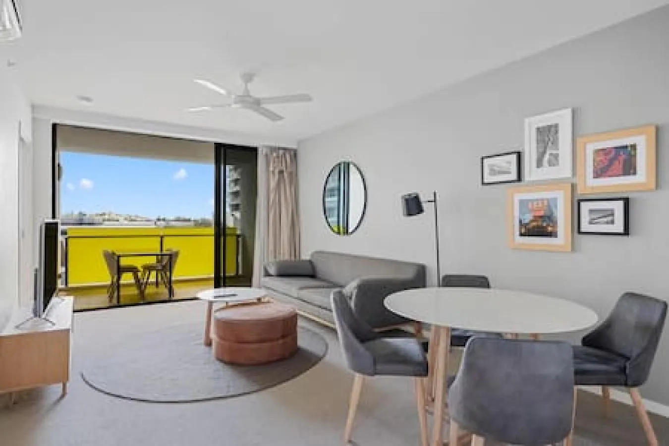 Holiday home 54Q Abnb-Style Apt Opposite Lush Park Playground, Portside 2Br Fpkg Brisbane