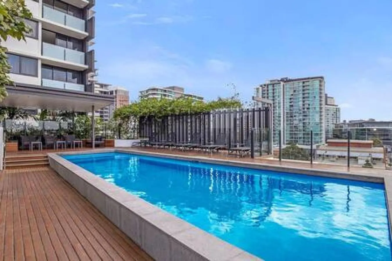 54Q Abnb-Style Apt Opposite Lush Park Playground, Portside 2Br Fpkg Brisbane